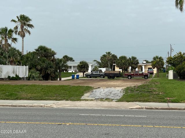 2816 S Atlantic Avenue, Daytona Beach, FL 32118