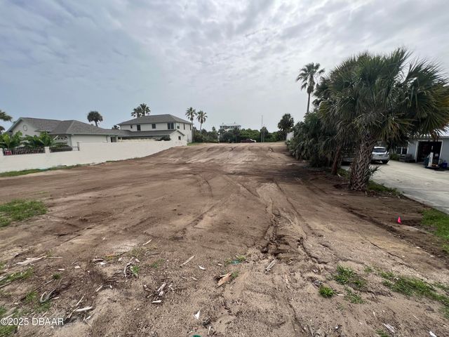 2816 S Atlantic Avenue, Daytona Beach, FL 32118