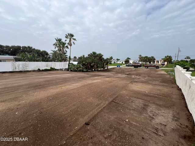 2816 S Atlantic Avenue, Daytona Beach, FL 32118