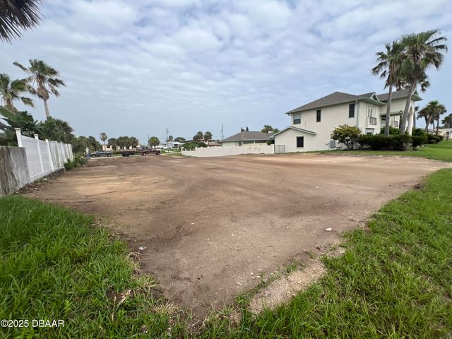 2816 S Atlantic Avenue, Daytona Beach, FL 32118