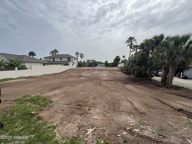 2816 S Atlantic Avenue, Daytona Beach, FL 32118