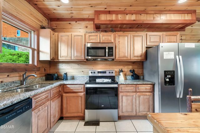 1242 Bird Nest Way, Sevierville, TN 37862