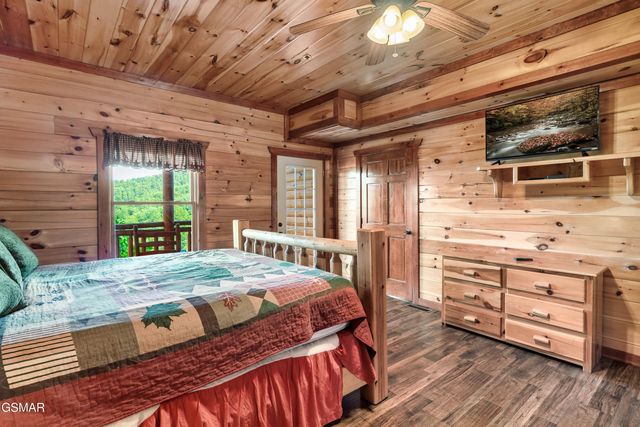 1242 Bird Nest Way, Sevierville, TN 37862