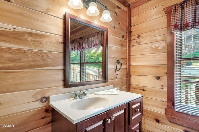 1242 Bird Nest Way, Sevierville, TN 37862