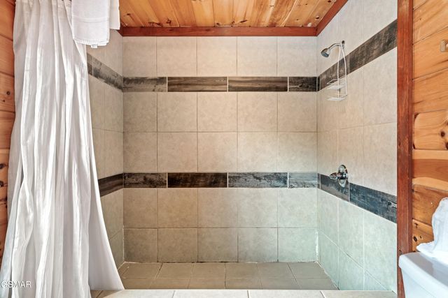 1242 Bird Nest Way, Sevierville, TN 37862