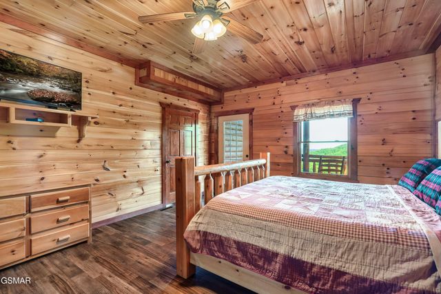 1242 Bird Nest Way, Sevierville, TN 37862