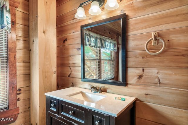 1242 Bird Nest Way, Sevierville, TN 37862