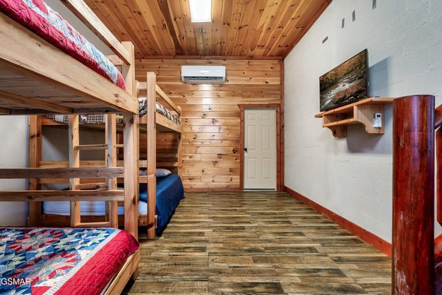 1242 Bird Nest Way, Sevierville, TN 37862