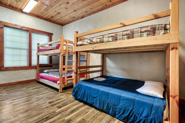 1242 Bird Nest Way, Sevierville, TN 37862