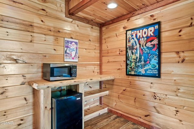 1242 Bird Nest Way, Sevierville, TN 37862