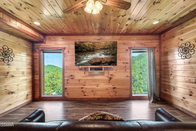 1242 Bird Nest Way, Sevierville, TN 37862