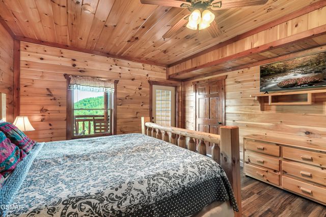 1242 Bird Nest Way, Sevierville, TN 37862