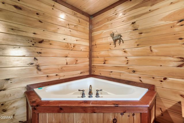 1242 Bird Nest Way, Sevierville, TN 37862