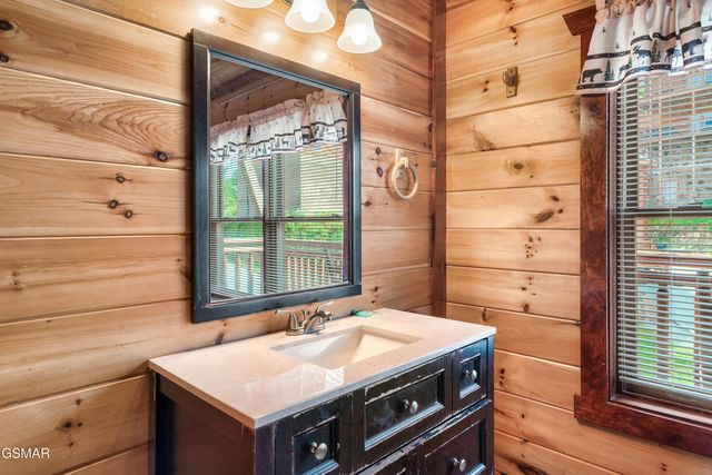 1242 Bird Nest Way, Sevierville, TN 37862