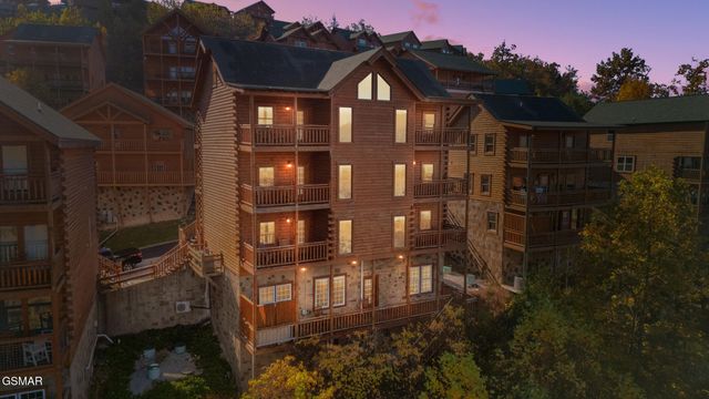 1242 Bird Nest Way, Sevierville, TN 37862