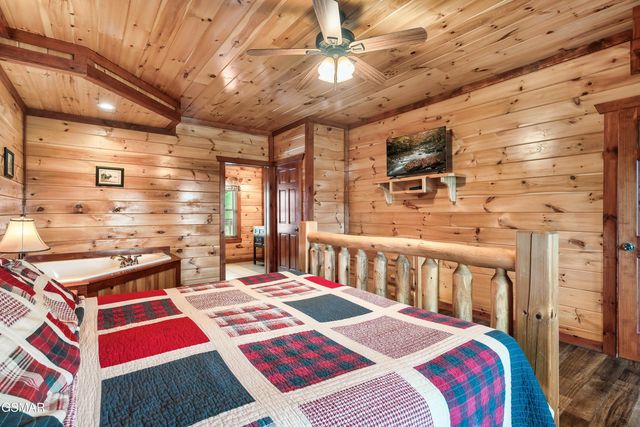 1242 Bird Nest Way, Sevierville, TN 37862