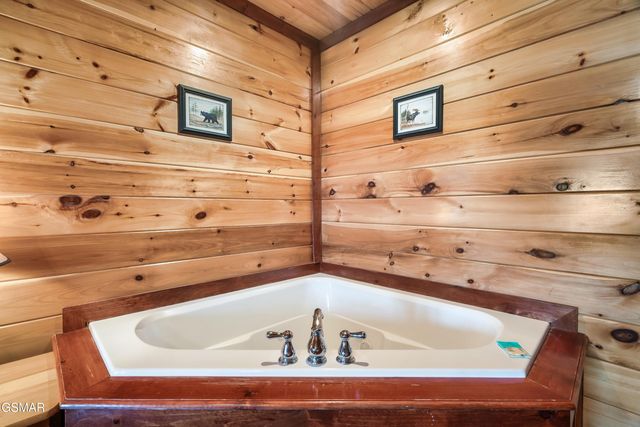 1242 Bird Nest Way, Sevierville, TN 37862