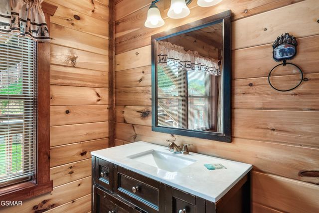 1242 Bird Nest Way, Sevierville, TN 37862