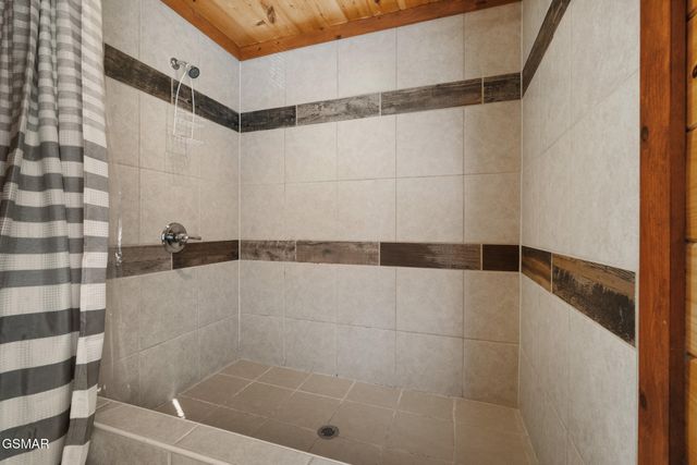 1242 Bird Nest Way, Sevierville, TN 37862