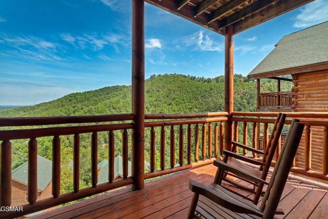 1242 Bird Nest Way, Sevierville, TN 37862