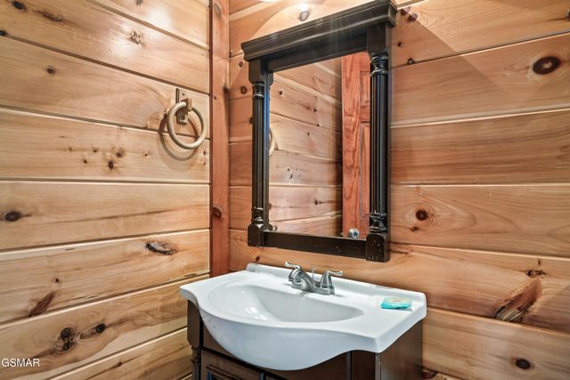 1242 Bird Nest Way, Sevierville, TN 37862