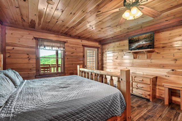 1242 Bird Nest Way, Sevierville, TN 37862