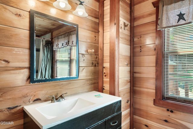 1242 Bird Nest Way, Sevierville, TN 37862