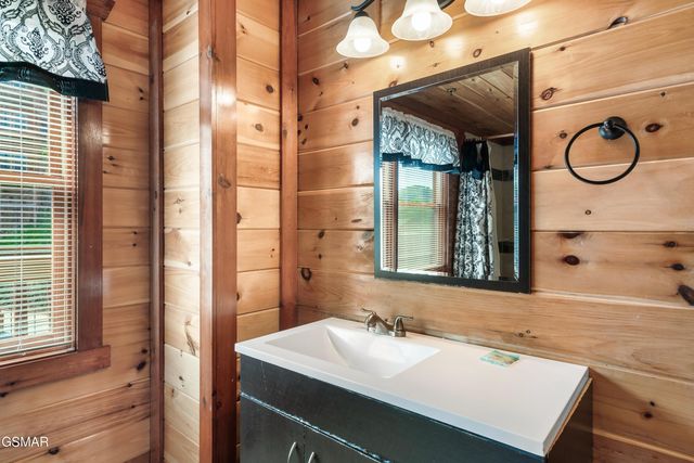 1242 Bird Nest Way, Sevierville, TN 37862