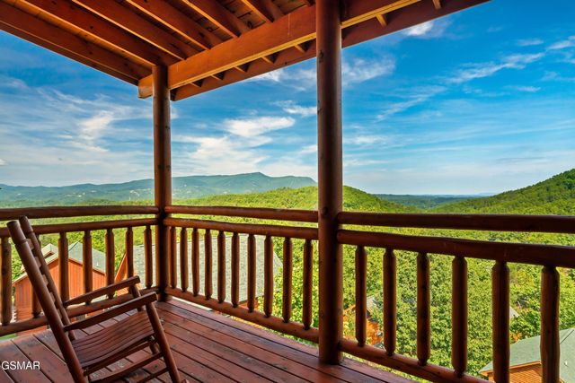 1242 Bird Nest Way, Sevierville, TN 37862