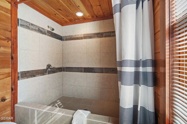 1242 Bird Nest Way, Sevierville, TN 37862