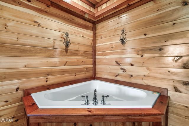 1242 Bird Nest Way, Sevierville, TN 37862