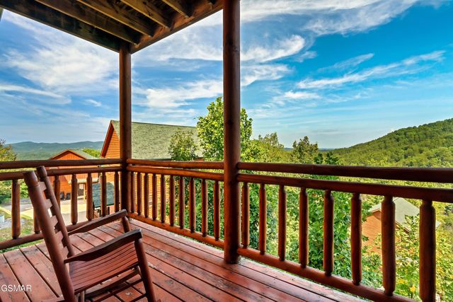 1242 Bird Nest Way, Sevierville, TN 37862