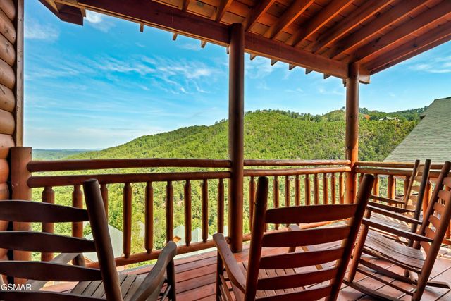 1242 Bird Nest Way, Sevierville, TN 37862