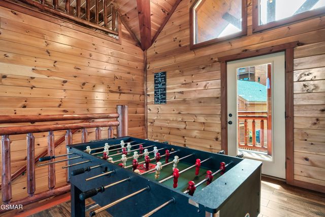 1242 Bird Nest Way, Sevierville, TN 37862