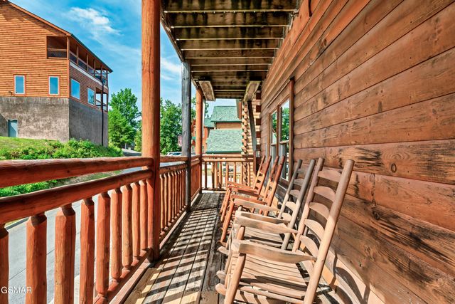 1242 Bird Nest Way, Sevierville, TN 37862