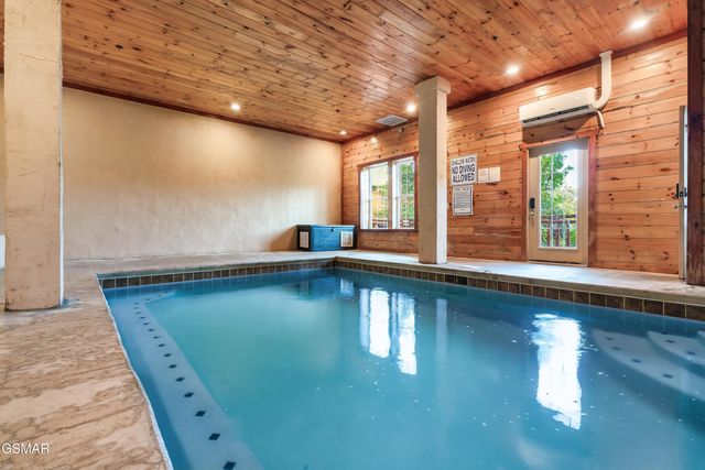 1242 Bird Nest Way, Sevierville, TN 37862