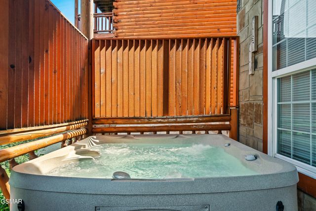 1242 Bird Nest Way, Sevierville, TN 37862