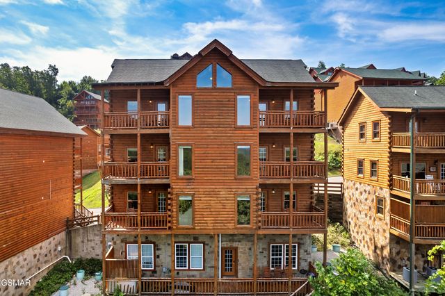 1242 Bird Nest Way, Sevierville, TN 37862