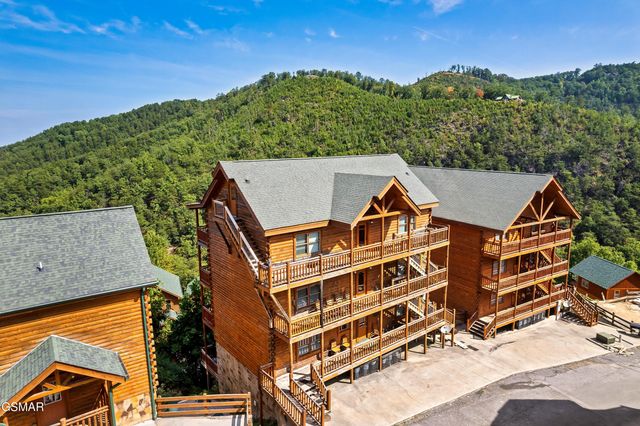 1242 Bird Nest Way, Sevierville, TN 37862