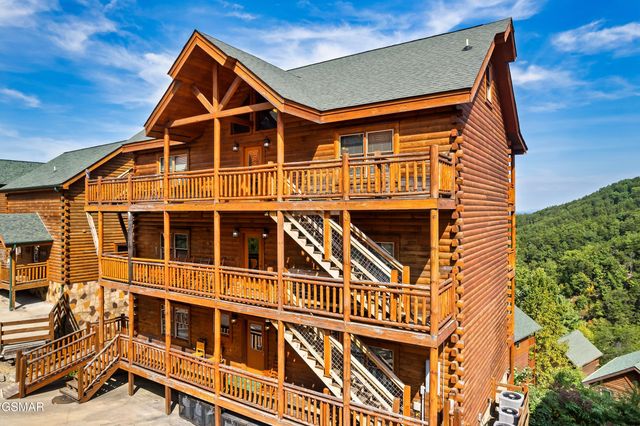 1242 Bird Nest Way, Sevierville, TN 37862