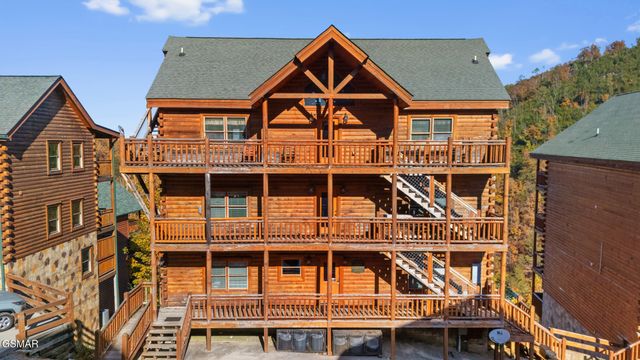 1242 Bird Nest Way, Sevierville, TN 37862