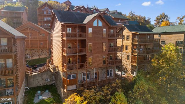 1242 Bird Nest Way, Sevierville, TN 37862