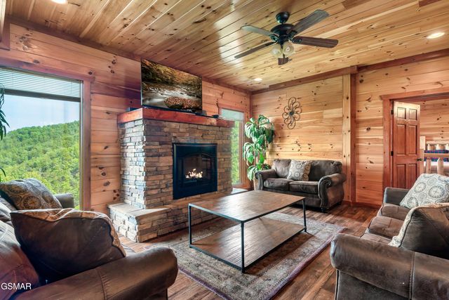 1242 Bird Nest Way, Sevierville, TN 37862