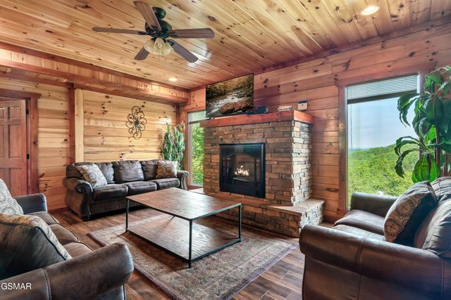 1242 Bird Nest Way, Sevierville, TN 37862