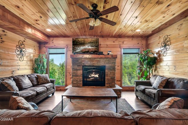 1242 Bird Nest Way, Sevierville, TN 37862