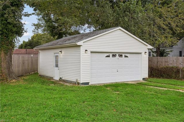 23 Laurel DR, Hampton, VA 23669