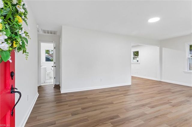 23 Laurel DR, Hampton, VA 23669