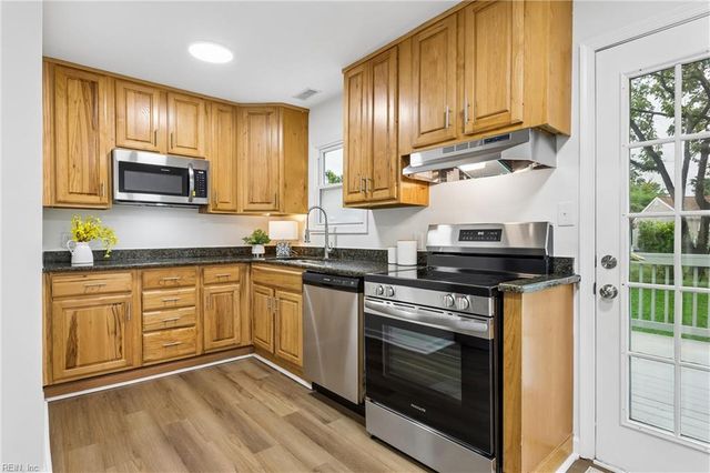 23 Laurel DR, Hampton, VA 23669