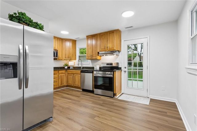 23 Laurel DR, Hampton, VA 23669