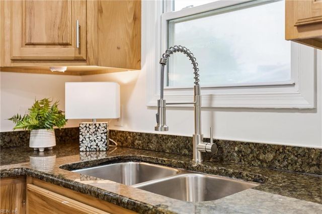 23 Laurel DR, Hampton, VA 23669